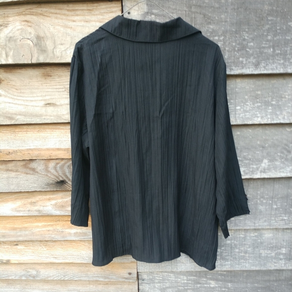 SOLD!!!!  White Stag Women's Blouse Button Front Wavy Fancy Black   XL  (16-18) - Picture 5 of 9